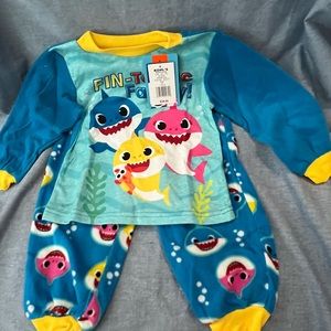 Nickolodean baby shark pajamas Size 3t. NWT